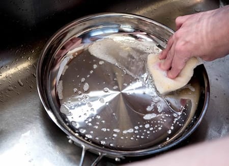 How To Clean Stainless Steel Pan
