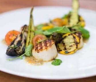 Scallops with grilled vegetables