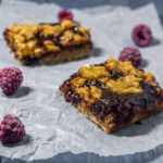 Easy Raspberry Oatmeal Crumb Bars Recipe