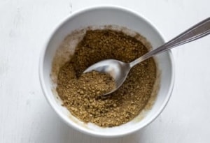 mix the sugar with cinnamon.