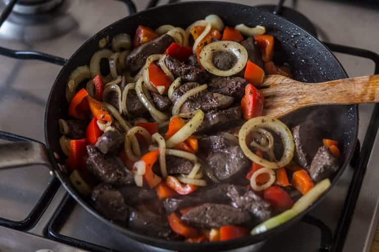 Cook liver with onion Cook liver with onion