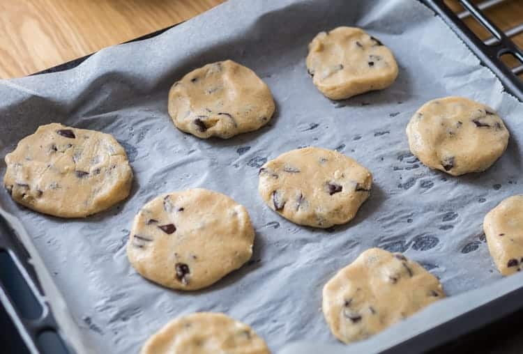Scoop on the tray 