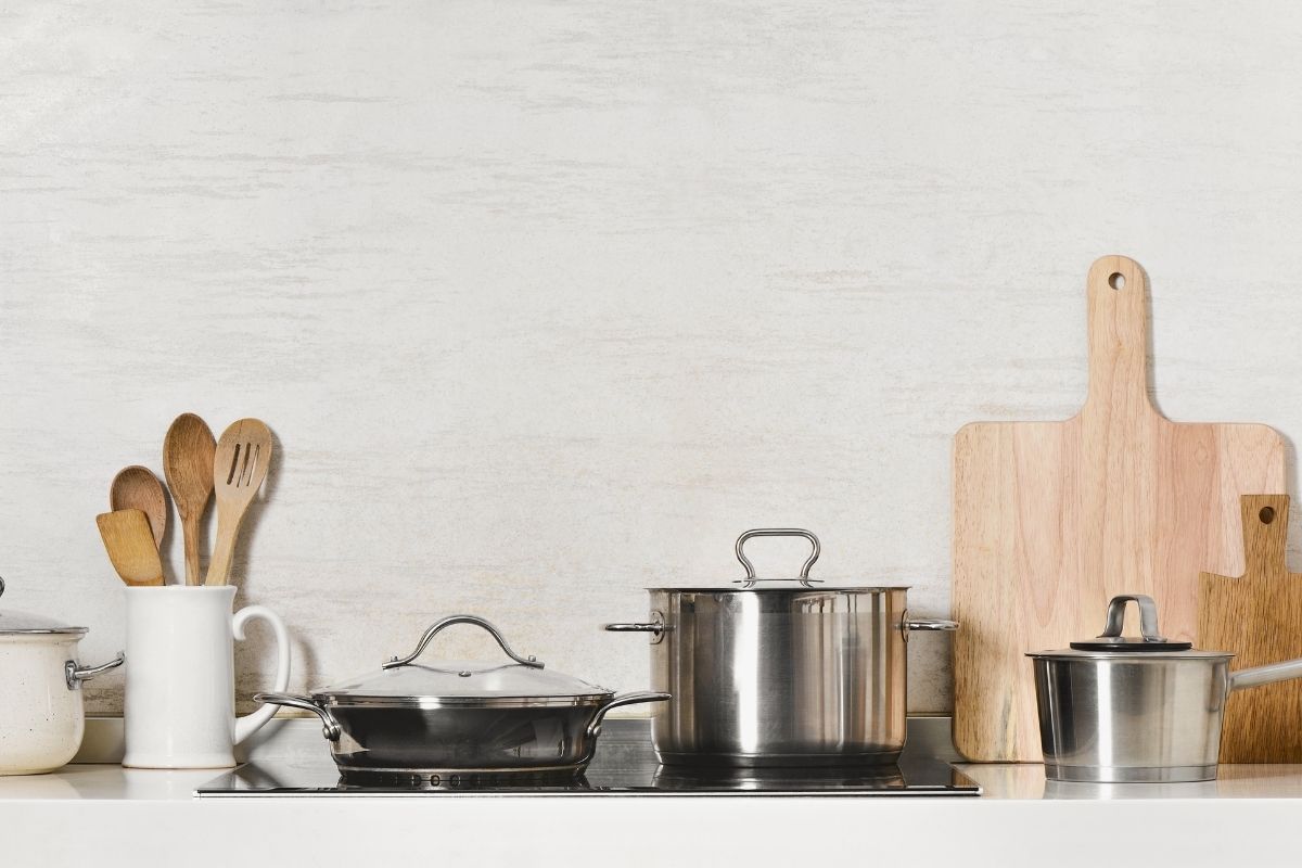 Ceramic vs Teflon What's the Difference (& 2022 Safety Guide) (2) Ceramic vs Teflon: What's the Difference? (& 2022 Safety Guide)