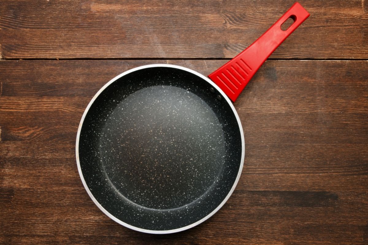 Ceramic vs Teflon What's the Difference (& 2022 Safety Guide) Ceramic vs Teflon: What's the Difference? (& 2022 Safety Guide)