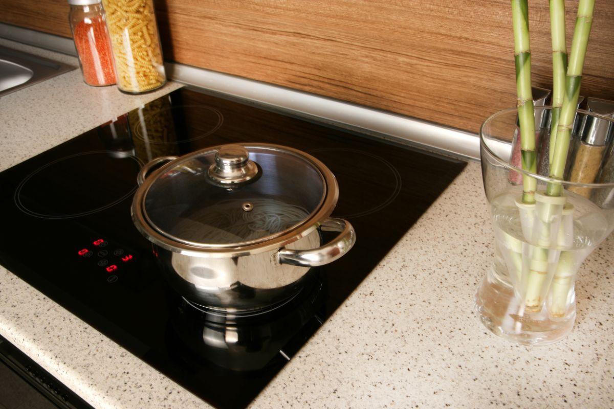 Can Dutch Ovens Be Used On The Stove (Gas + Electric)
