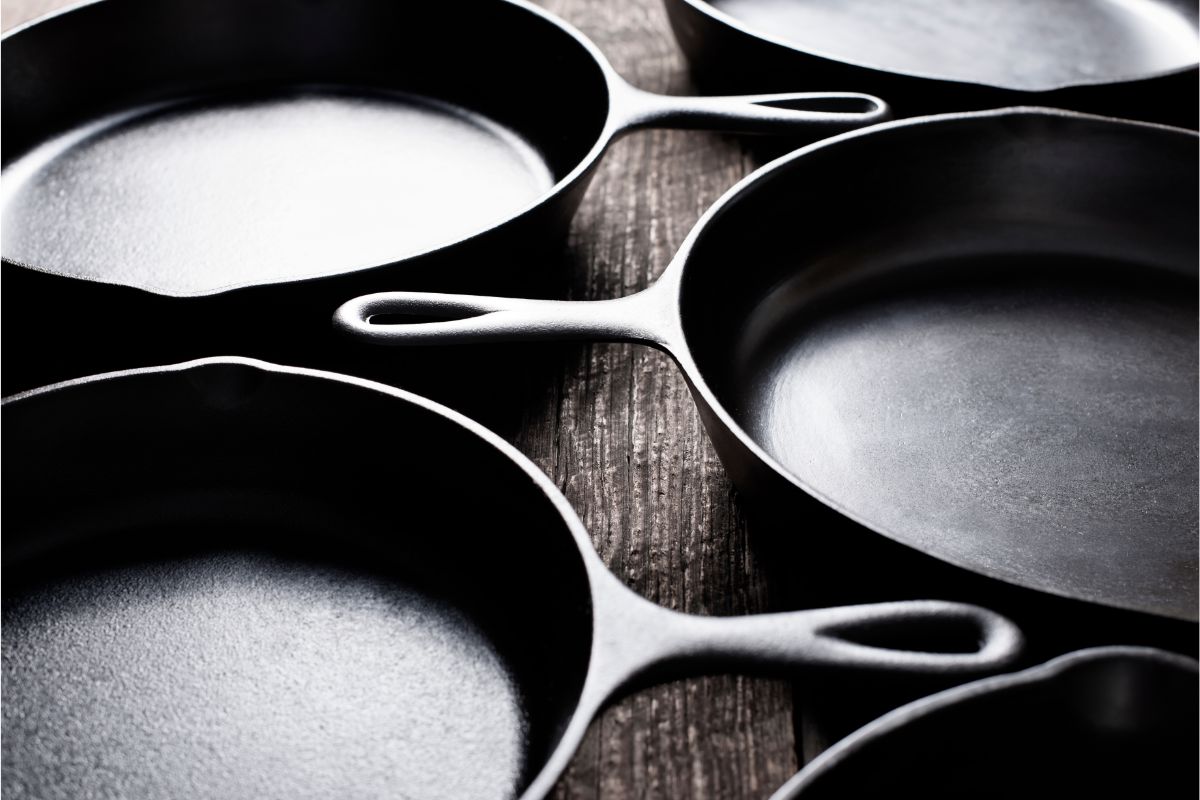 The 5 Best Enameled Cast Iron Skillets (Buying Guide)